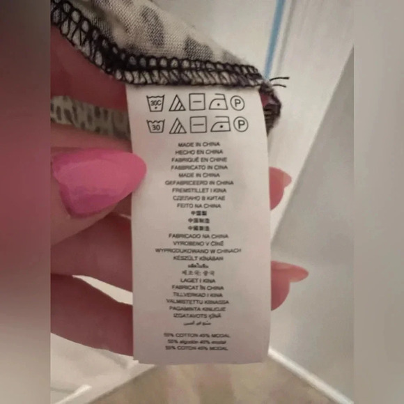 Michael Kors Women’s Dress Shirt. - Picture 3 of 5